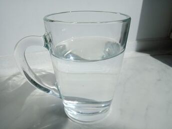 Ալկոտոքսը կաթում է մի բաժակ ջրի մեջ, ապրանքի օգտագործման փորձ